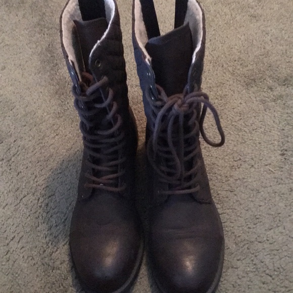 Brown textured mid calf, tie-up boots - Picture 4 of 5